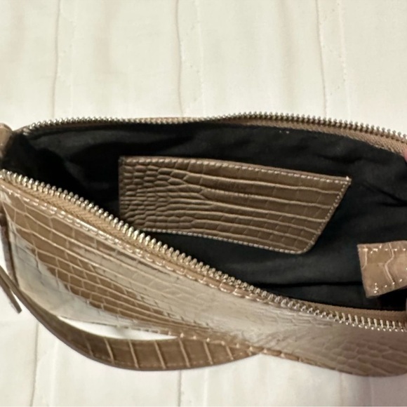 NWOT UO Rosie Chain Baguette Bag in Brown OS - Picture 7 of 14